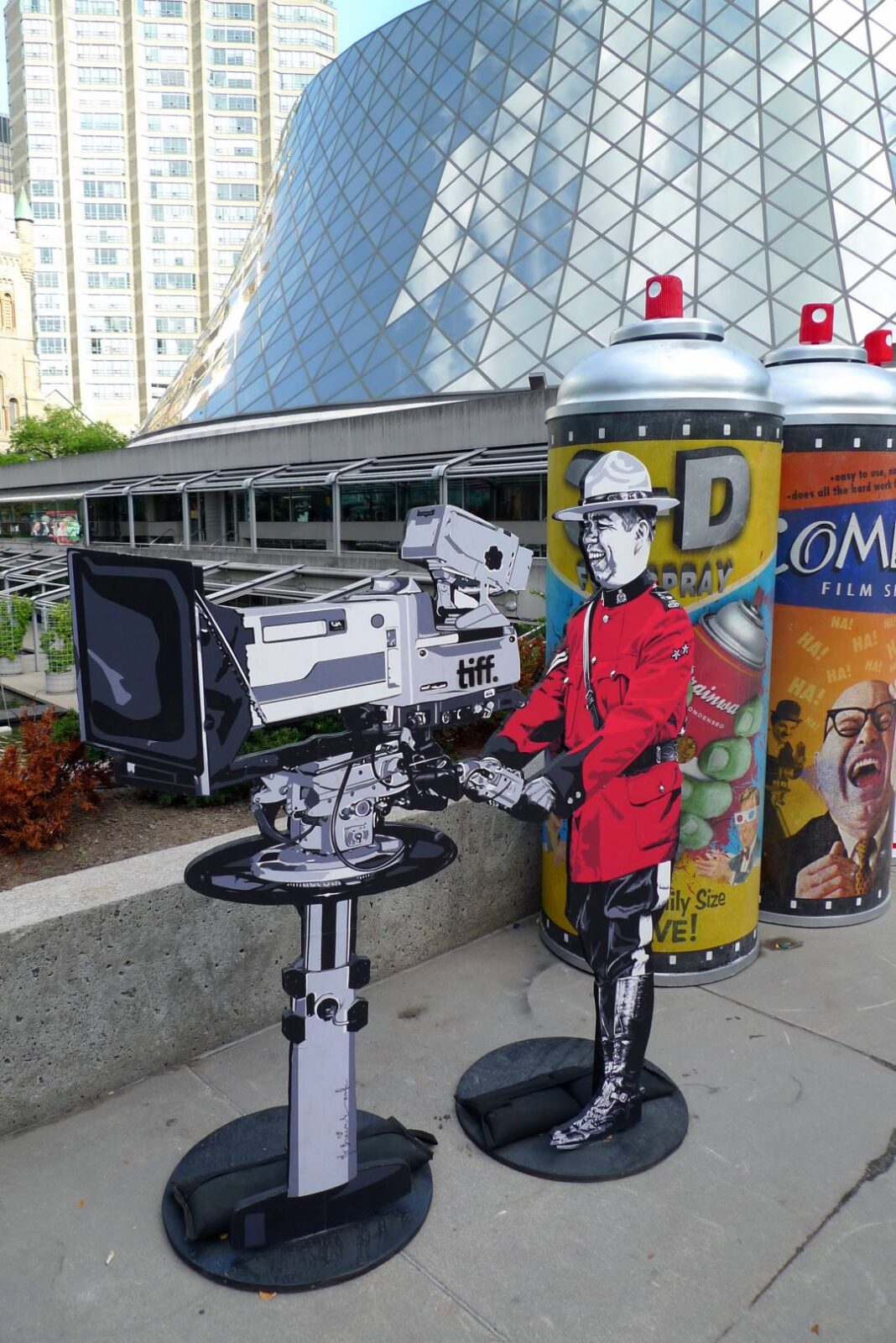 Toronto,-,September,16:,Unique,Installation,For,Souvenir,Photos,In