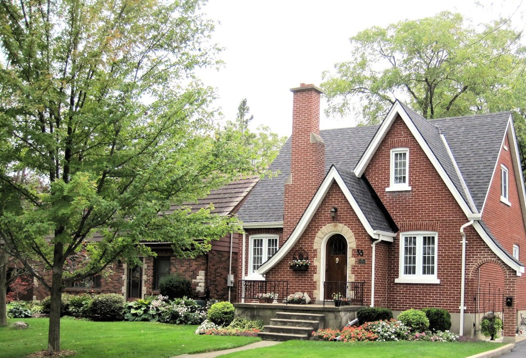 0422-red-brick-house-788828