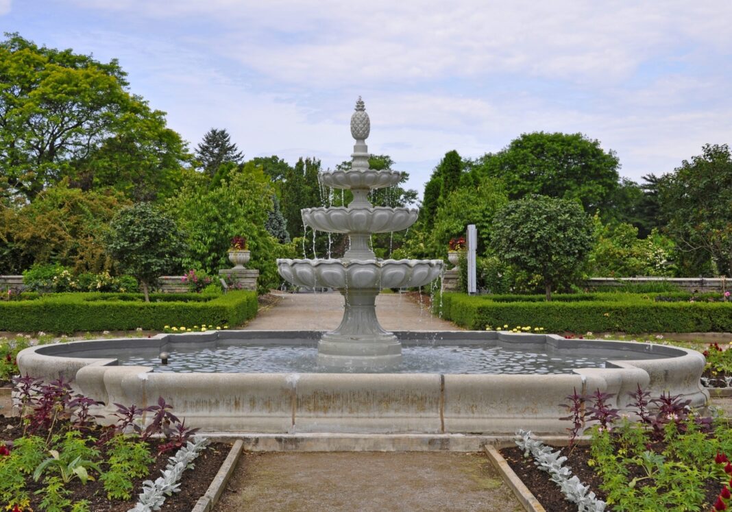 Water,Fountain,At,The,Royal,Botanical,Gardens,In,Burlington,Ontario,