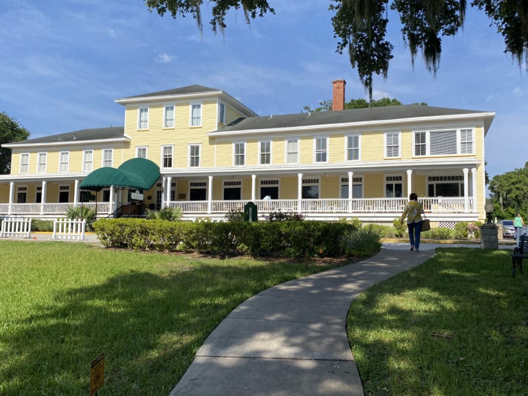 0625-LakesideInn