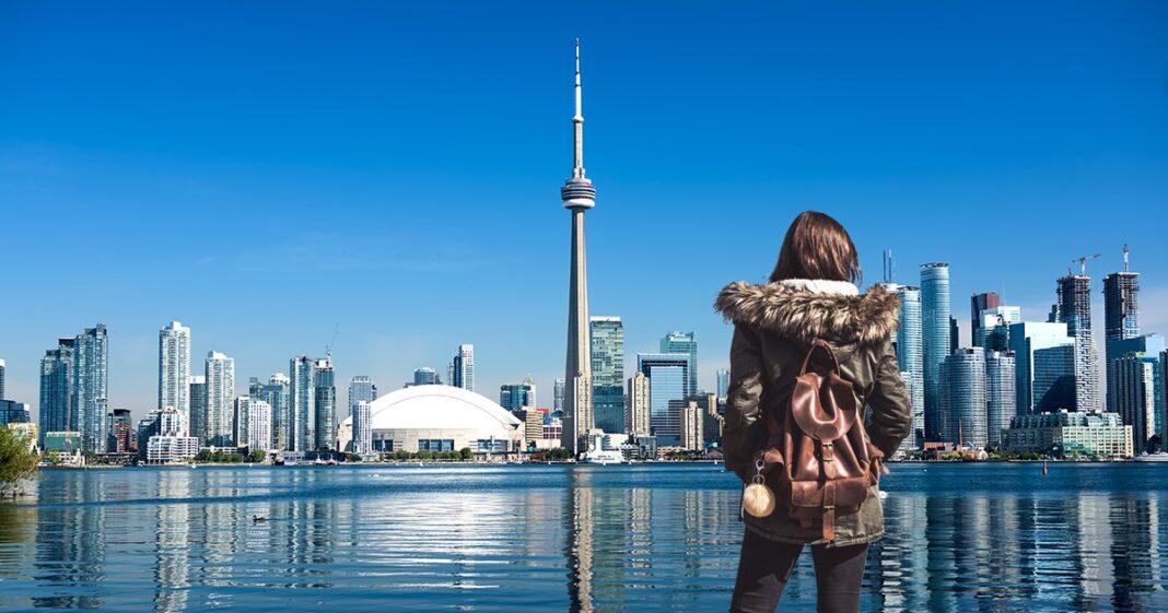 Solo_travel_-_Toronto